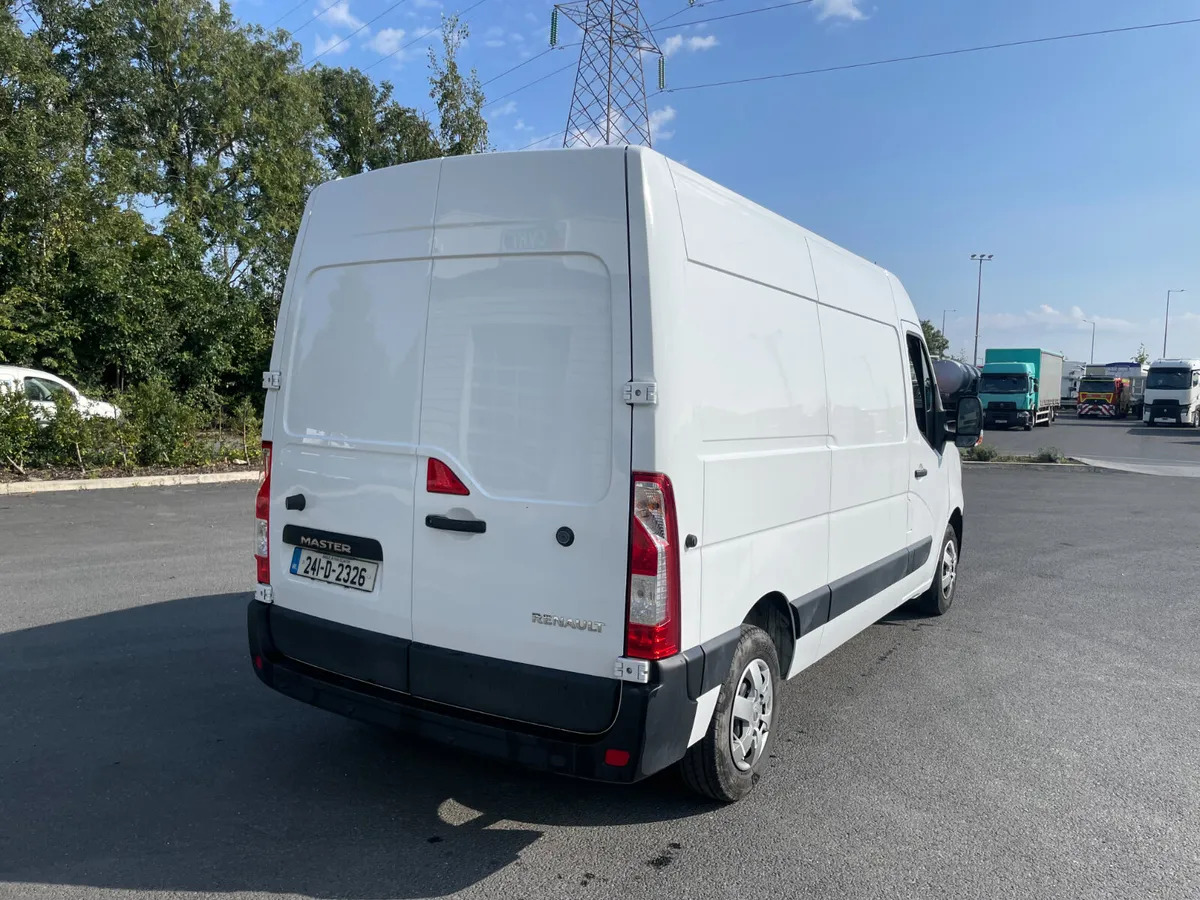 Only 10K Kms – 2024 Renault Master L2H2 - 패널 밴 : 사진 5 Only 10K Kms – 2024 Renault Master L2H2 - 패널 밴 : 사진 5