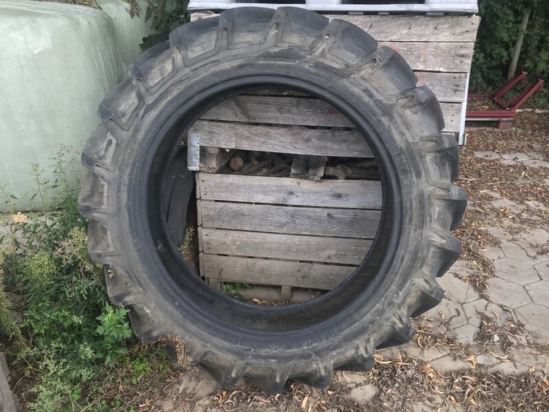 Pirelli 13.6R38 losse band - 타이어 농업용 기계 용 : 사진 1 Pirelli 13.6R38 losse band - 타이어 농업용 기계 용 : 사진 1