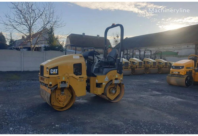 Caterpillar CB 24B road roller - 롤러 : 사진 3 Caterpillar CB 24B road roller - 롤러 : 사진 3