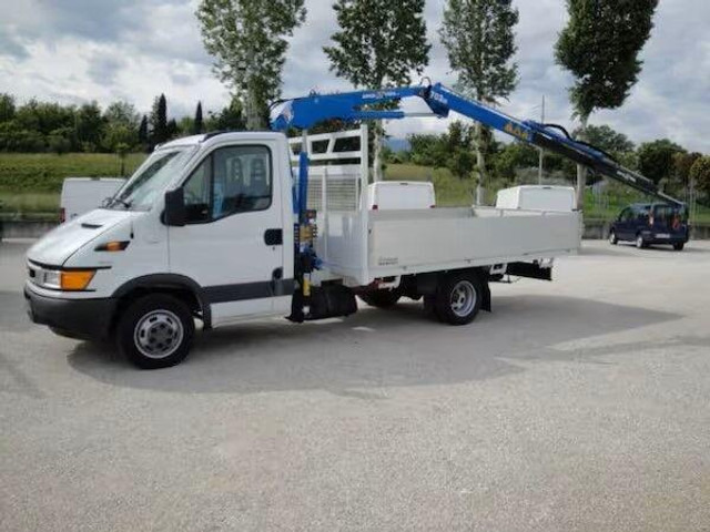 Iveco Daily 35C11 - flatbed+crane - 드롭사이드/ 플랫베드 트럭, 크레인 트럭 : 사진 2 Iveco Daily 35C11 - flatbed+crane - 드롭사이드/ 플랫베드 트럭, 크레인 트럭 : 사진 2