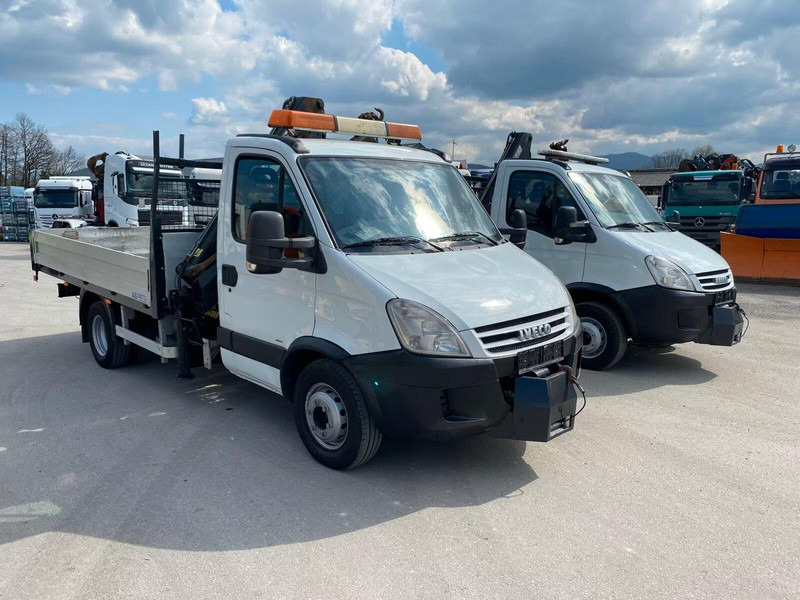 Iveco Daily 65C18 - Flatbed truck + crane - 드롭사이드/ 플랫베드 트럭, 크레인 트럭 : 사진 2 Iveco Daily 65C18 - Flatbed truck + crane - 드롭사이드/ 플랫베드 트럭, 크레인 트럭 : 사진 2