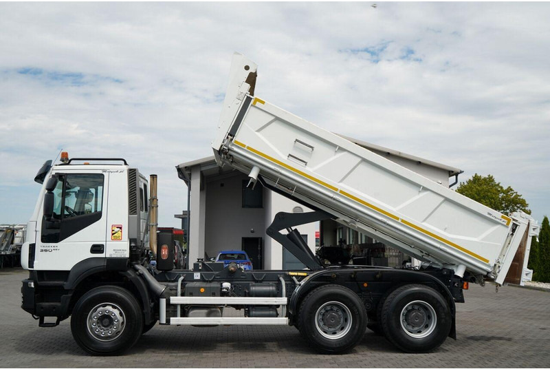 Iveco TRAKKER 360 - 덤프트럭 : 사진 3 Iveco TRAKKER 360 - 덤프트럭 : 사진 3