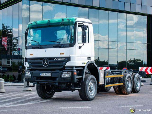 Mercedes-Benz 3332 AK 6x6 chassis cab - 캡 새시 트럭, 크레인 트럭 : 사진 4 Mercedes-Benz 3332 AK 6x6 chassis cab - 캡 새시 트럭, 크레인 트럭 : 사진 4
