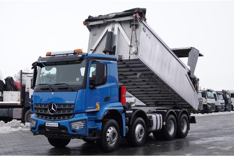 Mercedes-Benz AROCS 3243 / 8x4 / WYWROTKA 20m3 / TYLNOZSYP / EURO 6 / OPONY 10 - 덤프트럭 : 사진 1 Mercedes-Benz AROCS 3243 / 8x4 / WYWROTKA 20m3 / TYLNOZSYP / EURO 6 / OPONY 10 - 덤프트럭 : 사진 1