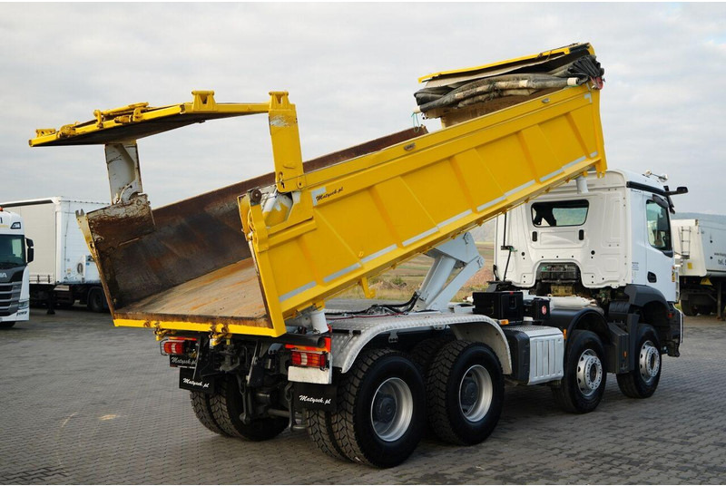 Mercedes-Benz AROCS 3243 / 8x4 / WYWROTKA DWUSTRONNA 6.2 M / HYDROBURTA / HYD - 덤프트럭 : 사진 4 Mercedes-Benz AROCS 3243 / 8x4 / WYWROTKA DWUSTRONNA 6.2 M / HYDROBURTA / HYD - 덤프트럭 : 사진 4