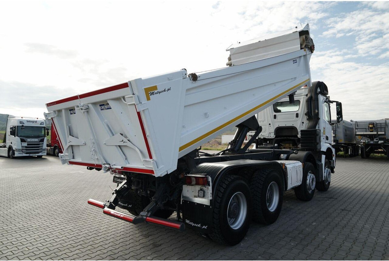 Mercedes-Benz AROCS 3243 / 8x4 / WYWROTKA DWUSTRONNA / HYDROBURTA / BORDMATIC - 덤프트럭 : 사진 4 Mercedes-Benz AROCS 3243 / 8x4 / WYWROTKA DWUSTRONNA / HYDROBURTA / BORDMATIC - 덤프트럭 : 사진 4