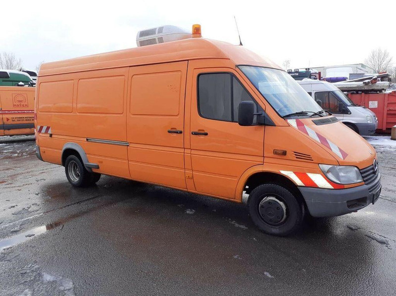 Mercedes-Benz Sprinter 413 - 진공 흡입 트럭 : 사진 3 Mercedes-Benz Sprinter 413 - 진공 흡입 트럭 : 사진 3