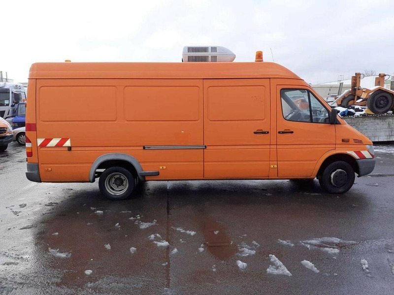 Mercedes-Benz Sprinter 413 - 진공 흡입 트럭 : 사진 4 Mercedes-Benz Sprinter 413 - 진공 흡입 트럭 : 사진 4