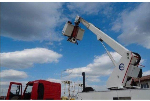 Renault KERAX 410.19 4x4 Emelőkosaras Cela 17m - 트럭, 크레인 트럭 : 사진 4 Renault KERAX 410.19 4x4 Emelőkosaras Cela 17m - 트럭, 크레인 트럭 : 사진 4