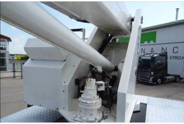 트럭, 크레인 트럭 Renault KERAX 410.19 4x4 Emelőkosaras Cela 17m : 사진 9 트럭, 크레인 트럭 Renault KERAX 410.19 4x4 Emelőkosaras Cela 17m : 사진 9