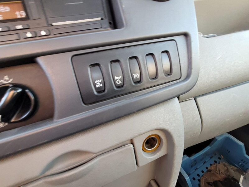 리스 Renault Mascott 160 Three-sided tipper + Crane KO - 6.5tons Renault Mascott 160 Three-sided tipper + Crane KO - 6.5tons : 사진 13 리스 Renault Mascott 160 Three-sided tipper + Crane KO - 6.5tons Renault Mascott 160 Three-sided tipper + Crane KO - 6.5tons : 사진 13