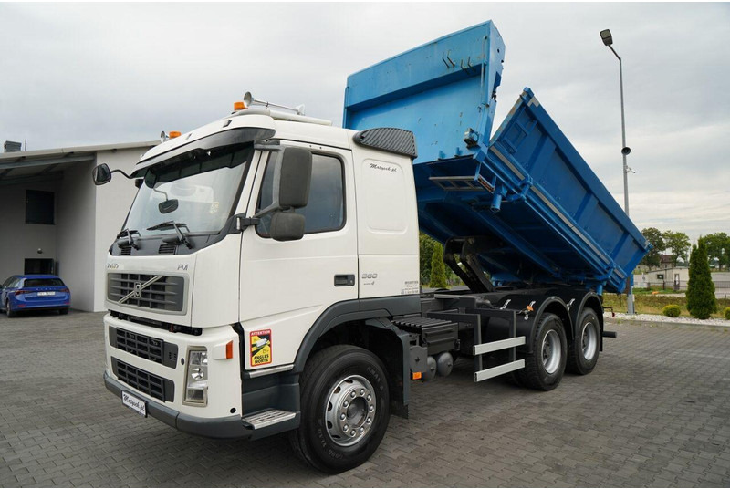 Volvo FM 360 / 6x4 / WYWROTKA DWUSTRONNA / HYDROBURTA / MANUAL / SPROW - 덤프트럭 : 사진 2 Volvo FM 360 / 6x4 / WYWROTKA DWUSTRONNA / HYDROBURTA / MANUAL / SPROW - 덤프트럭 : 사진 2