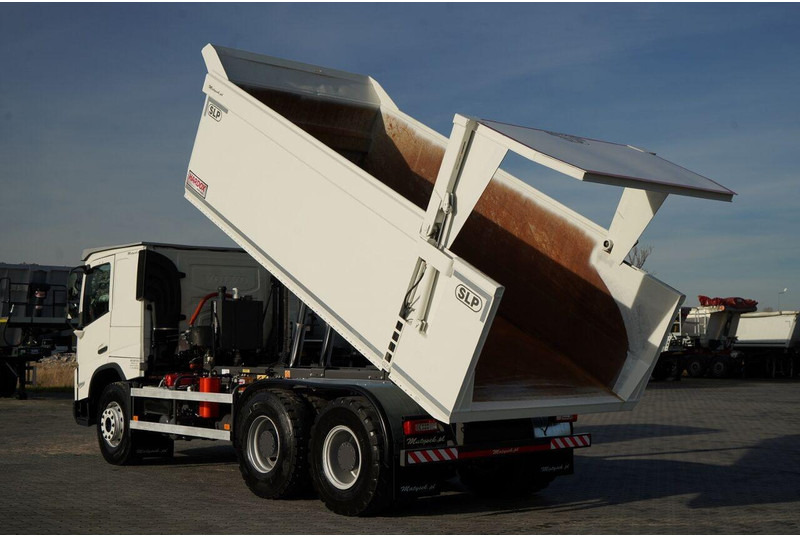 Volvo FMX 550 / 6x4 / WYWROTKA / WOZIDŁO / HARDOX / HYDRAULICZNA KLAPA - 덤프트럭 : 사진 3 Volvo FMX 550 / 6x4 / WYWROTKA / WOZIDŁO / HARDOX / HYDRAULICZNA KLAPA - 덤프트럭 : 사진 3