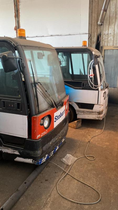 Linde Electric Tug P250 - 견인 트랙터 : 사진 4 Linde Electric Tug P250 - 견인 트랙터 : 사진 4