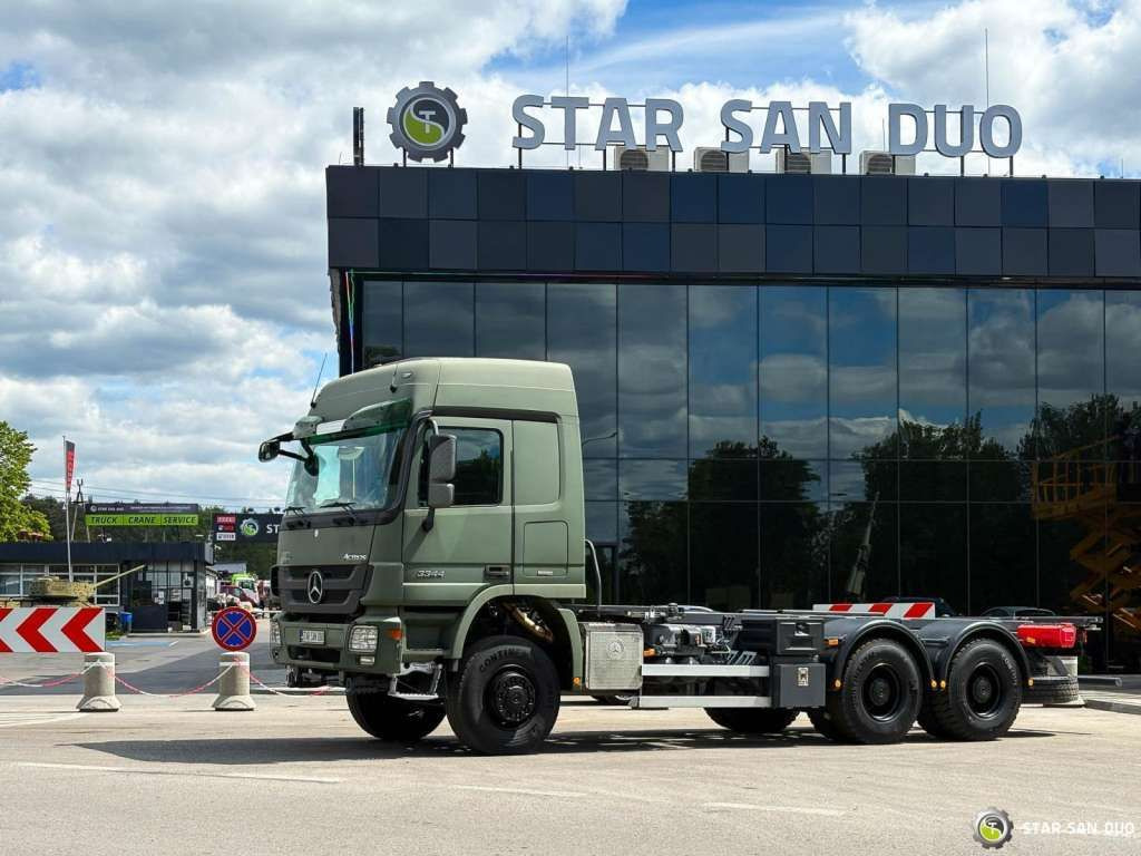 Mercedes-Benz ACTROS 3344 6x6 System Twist Lock - 캡 새시 트럭 : 사진 3 Mercedes-Benz ACTROS 3344 6x6 System Twist Lock - 캡 새시 트럭 : 사진 3