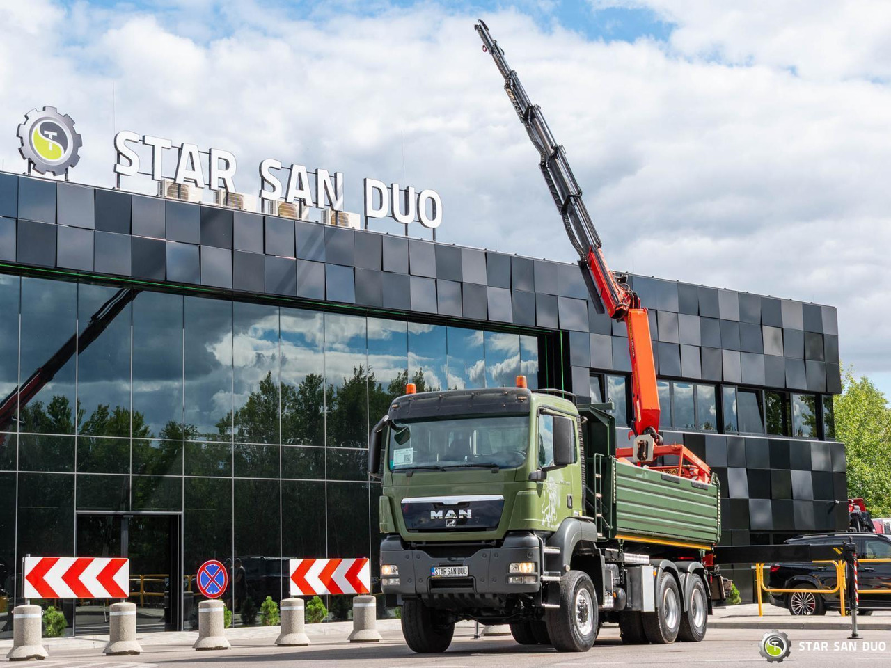 - 덤프트럭 : 사진 2 - 덤프트럭 : 사진 2