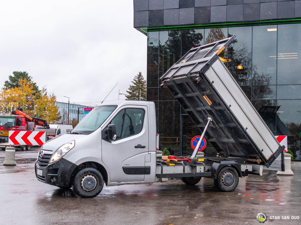 - 덤프트럭 : 사진 3 - 덤프트럭 : 사진 3