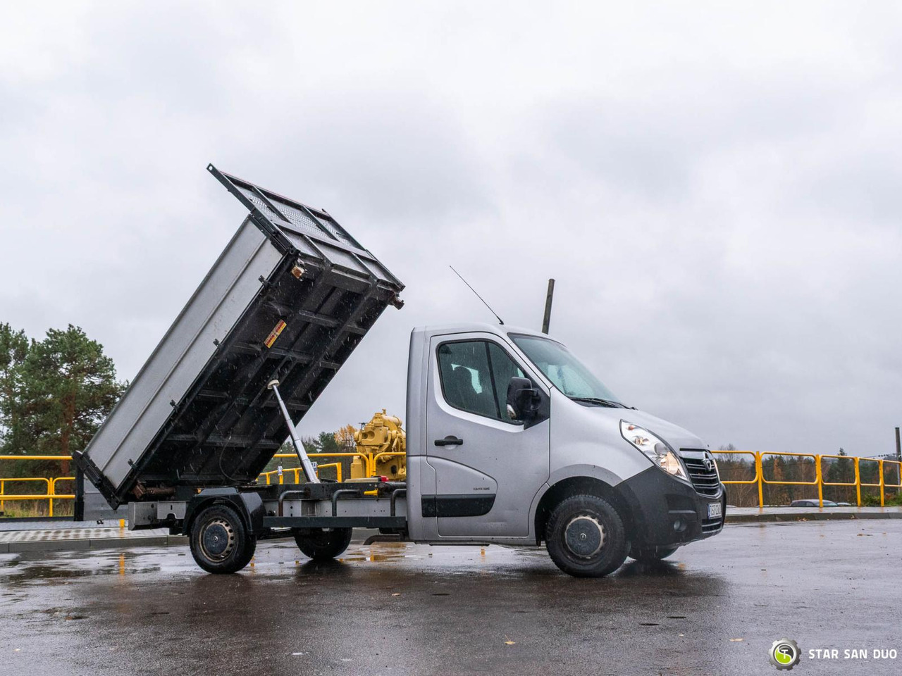 - 덤프트럭 : 사진 4 - 덤프트럭 : 사진 4