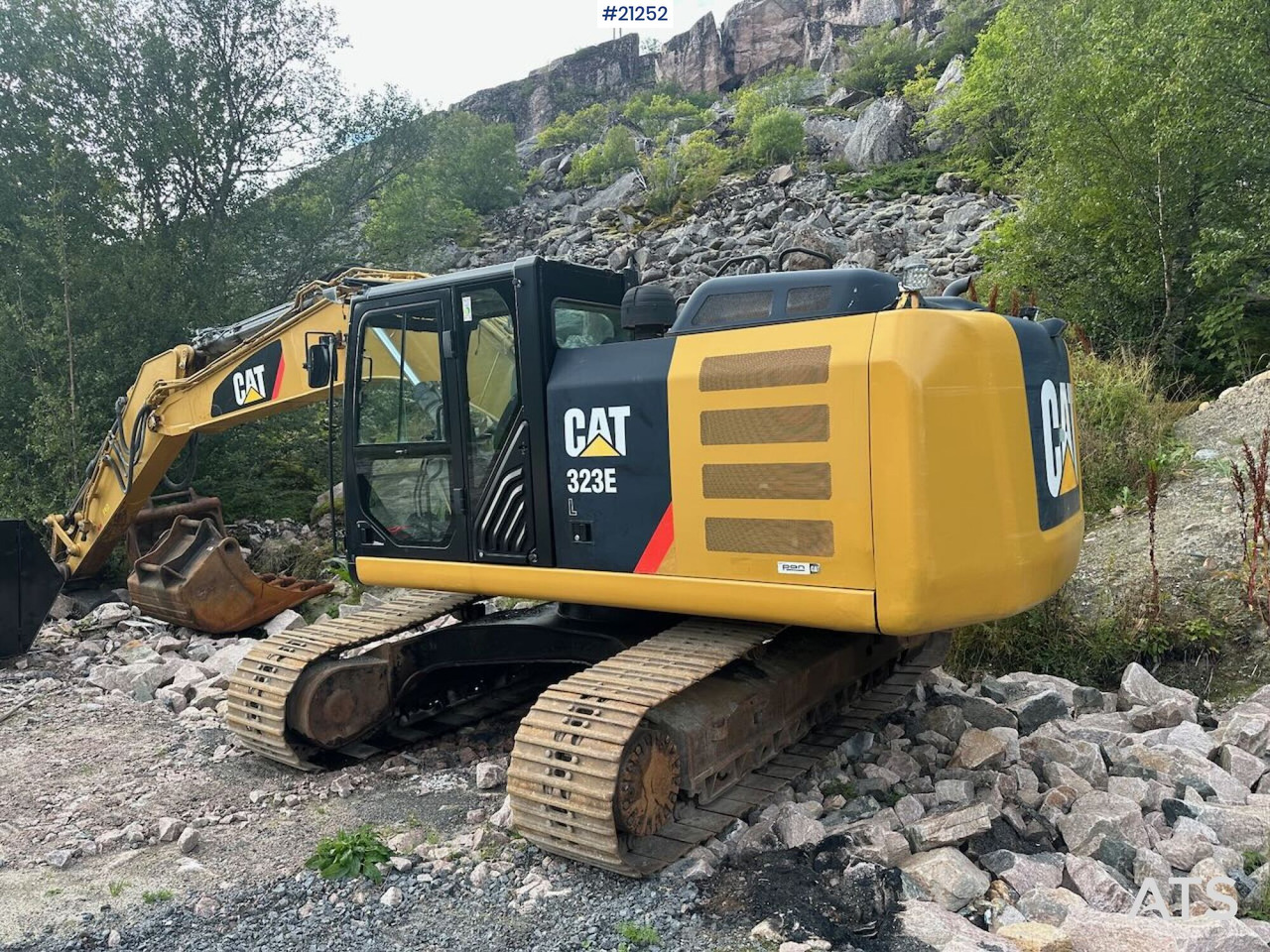 Caterpillar 323E - 크롤러 굴삭기 : 사진 2 Caterpillar 323E - 크롤러 굴삭기 : 사진 2