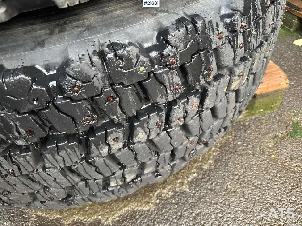 Hilo Dekkene har stått på en Volvo L60E - 휠 및 타이어 건설기계 용 : 사진 3 Hilo Dekkene har stått på en Volvo L60E - 휠 및 타이어 건설기계 용 : 사진 3