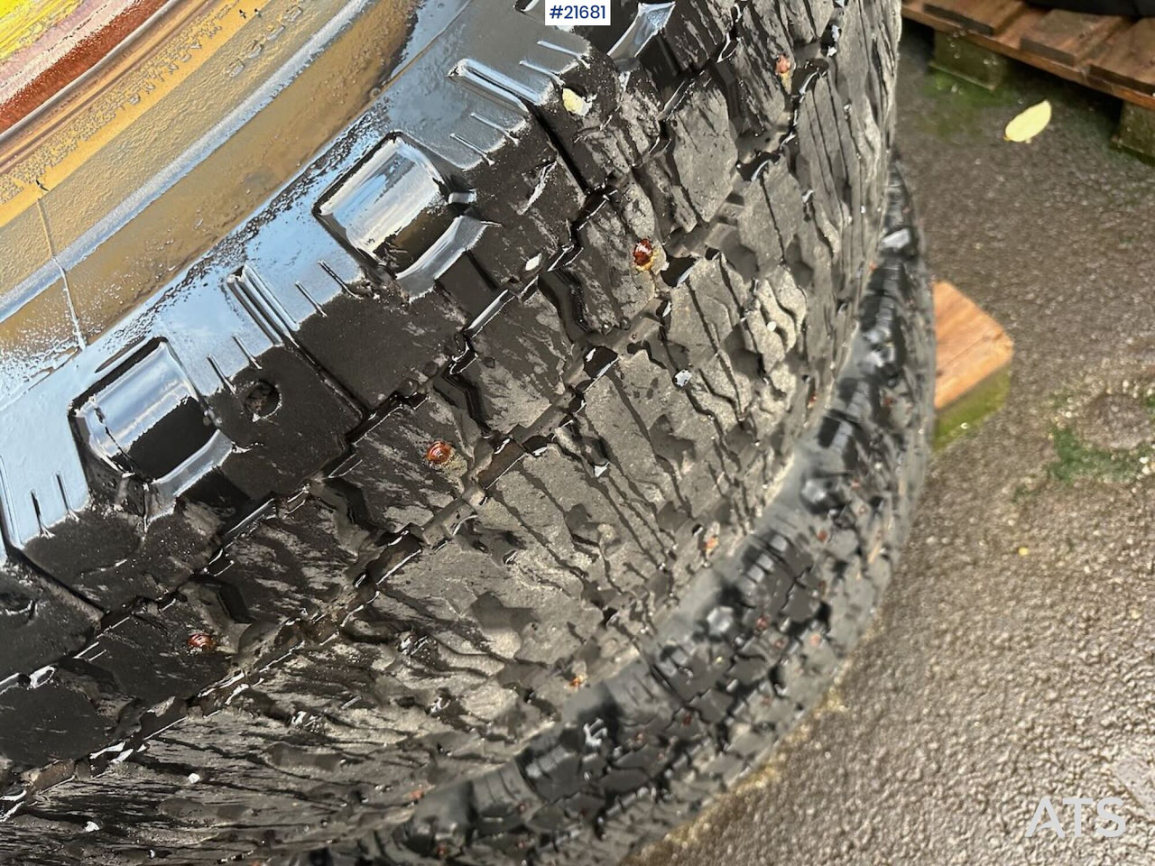 Hilo Dekkene har stått på en Volvo L60E - 휠 및 타이어 건설기계 용 : 사진 2 Hilo Dekkene har stått på en Volvo L60E - 휠 및 타이어 건설기계 용 : 사진 2