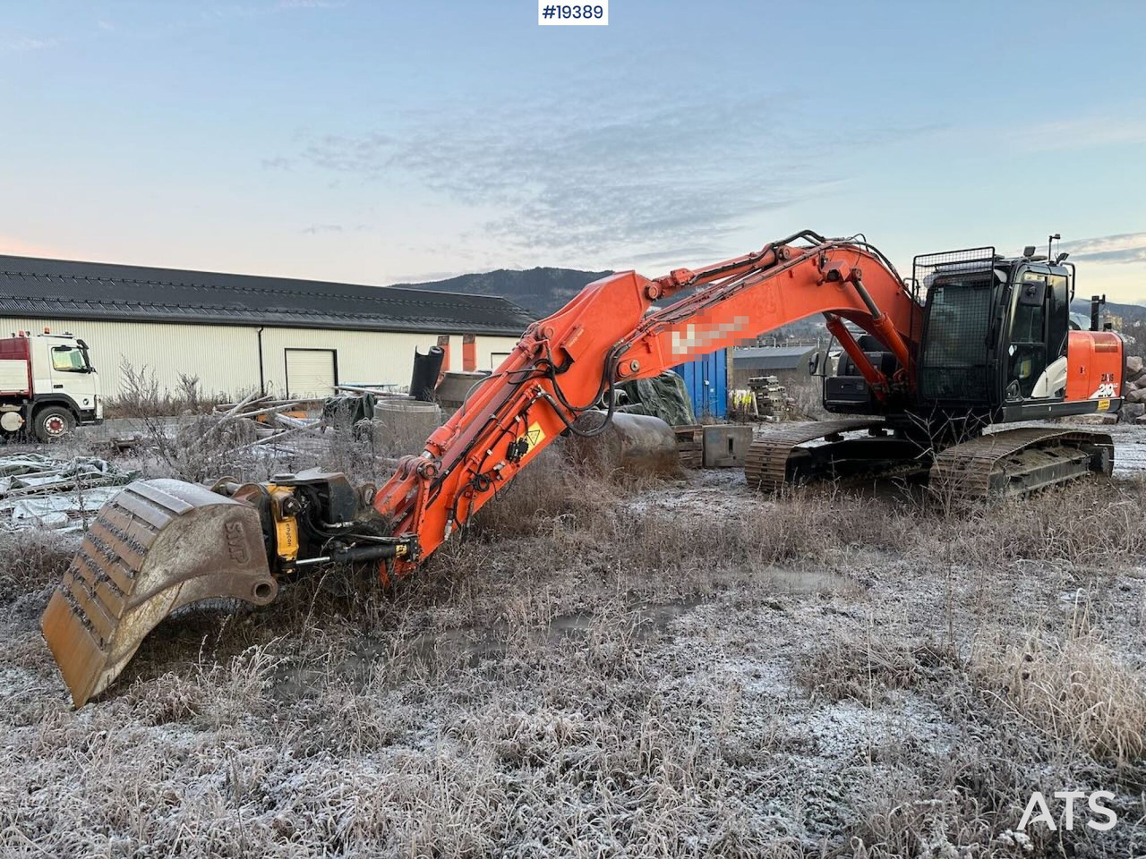 Hitachi ZX210LC-6 - 굴착기 : 사진 1 Hitachi ZX210LC-6 - 굴착기 : 사진 1
