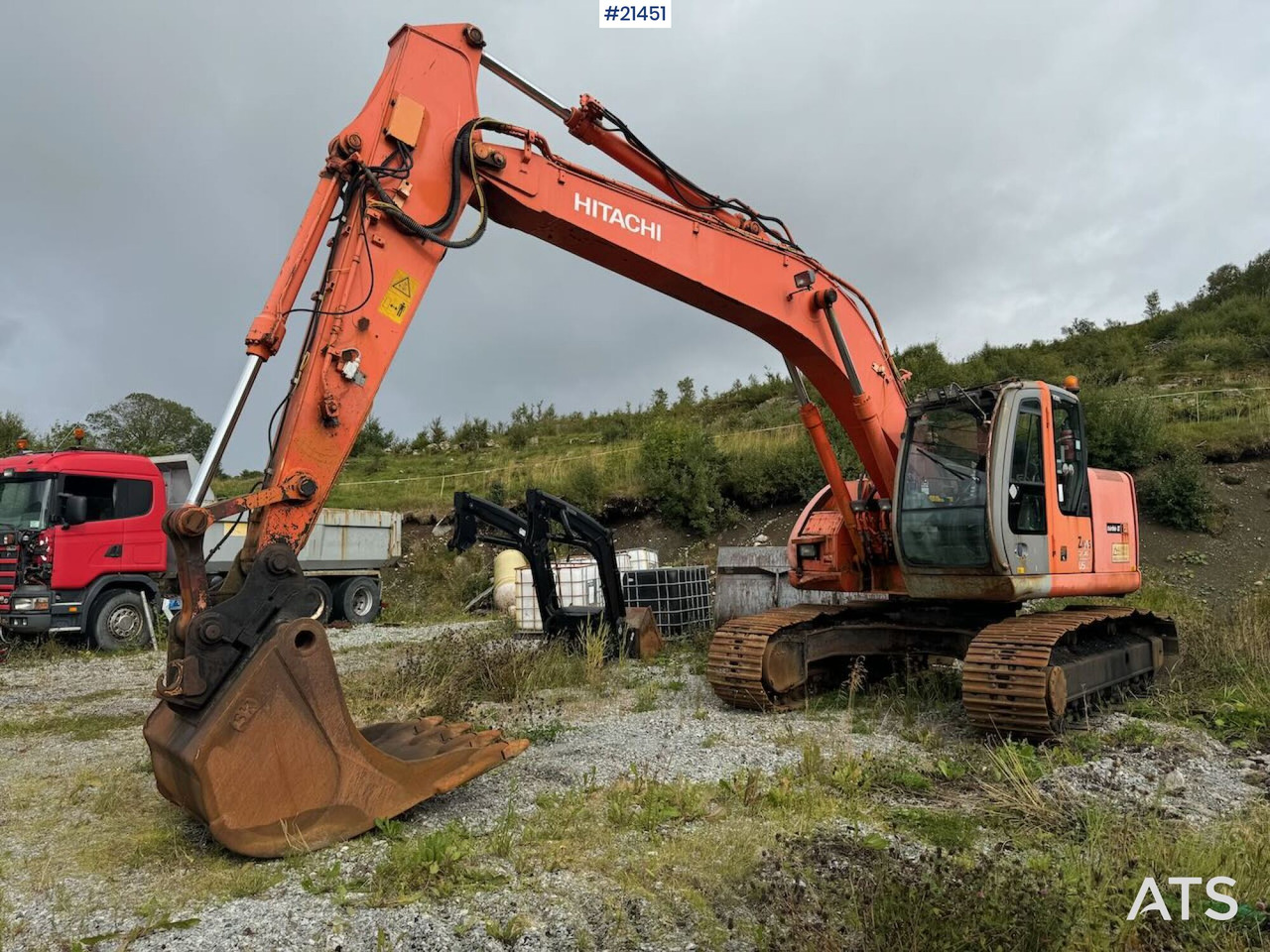 Hitachi ZX225 US - 크롤러 굴삭기 : 사진 1 Hitachi ZX225 US - 크롤러 굴삭기 : 사진 1