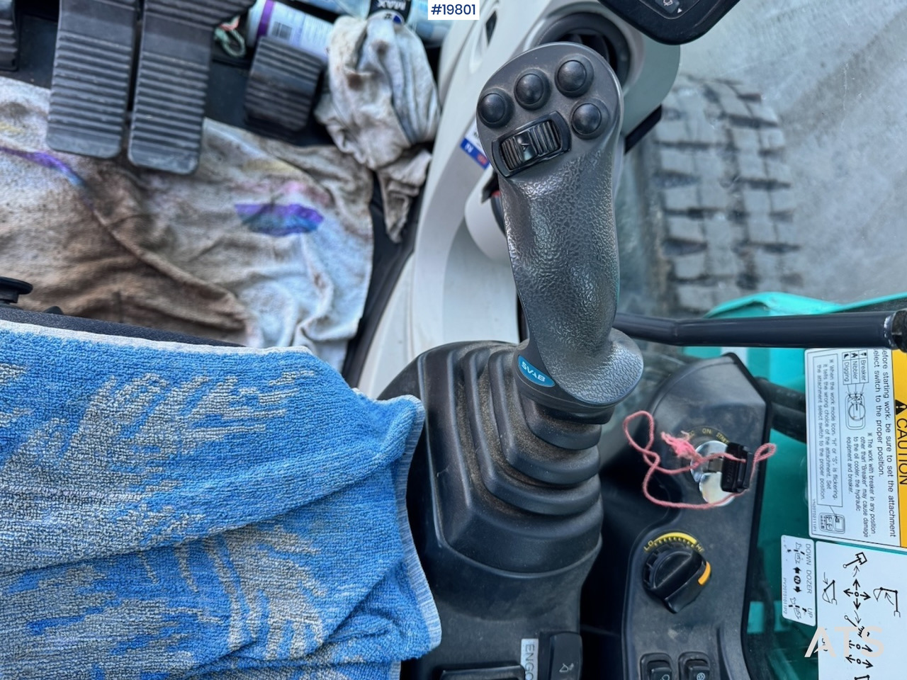 굴착기 Kobelco SK75SR-3E : 사진 31