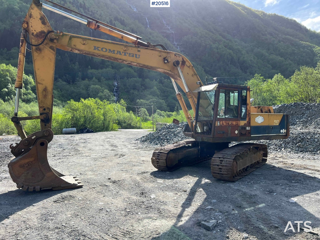 Komatsu PC200-3 - 굴착기 : 사진 1 Komatsu PC200-3 - 굴착기 : 사진 1