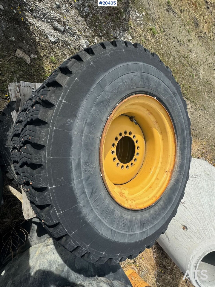 Michelin vinterdekk m/ felg - 휠 및 타이어 건설기계 용 : 사진 4 Michelin vinterdekk m/ felg - 휠 및 타이어 건설기계 용 : 사진 4