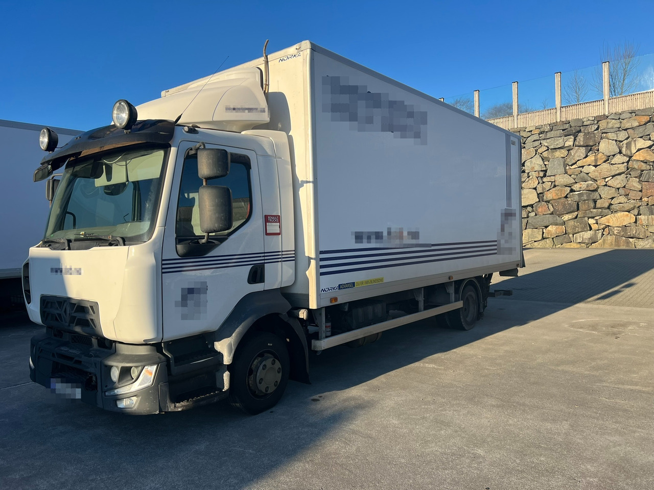 Renault D7.5 - 박스 트럭 : 사진 1 Renault D7.5 - 박스 트럭 : 사진 1