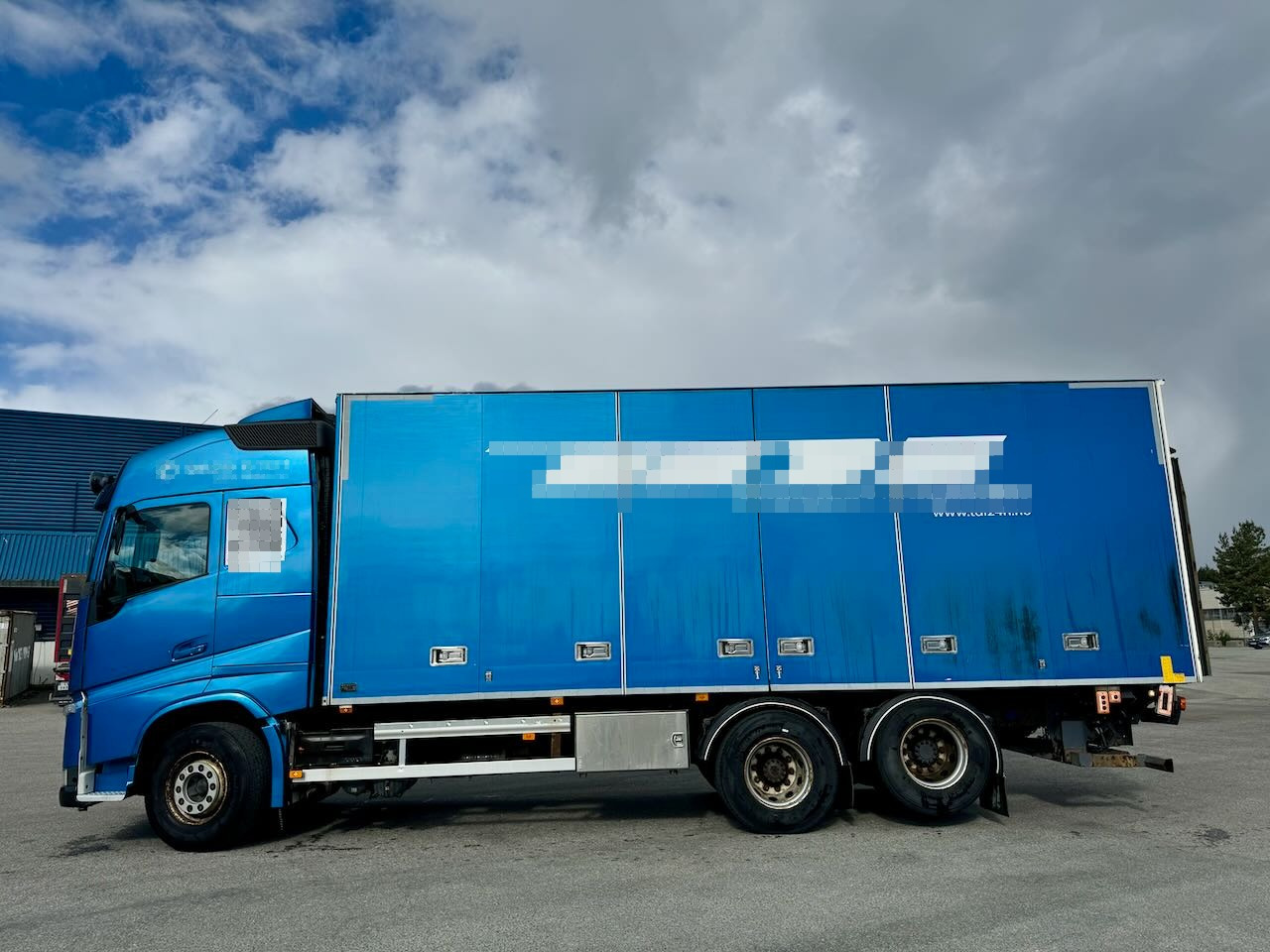 Volvo Fh540 6x2 skapbil m/ full sideåpning og lift - 박스 트럭 : 사진 2 Volvo Fh540 6x2 skapbil m/ full sideåpning og lift - 박스 트럭 : 사진 2