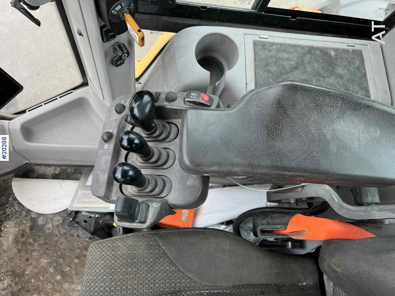 휠 로더 Volvo L110H : 사진 40