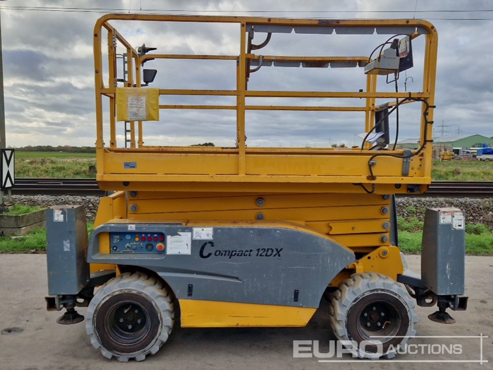 2017 Haulotte Compact 12DX - 시저 리프트 : 사진 2 2017 Haulotte Compact 12DX - 시저 리프트 : 사진 2