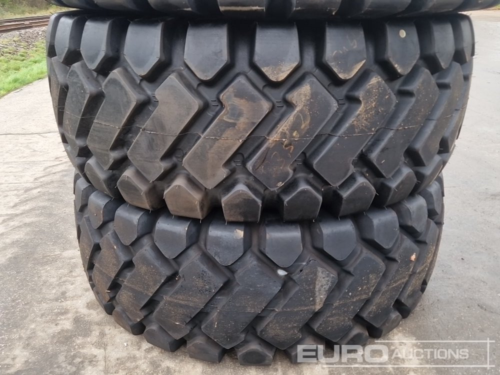 23.5-25 Truck Tyres (3 of) - 타이어 : 사진 3 23.5-25 Truck Tyres (3 of) - 타이어 : 사진 3