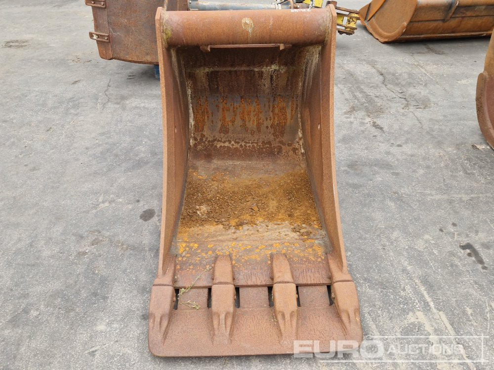 32" Digging Bucket, Hyundai R170W - 버킷 : 사진 5 32" Digging Bucket, Hyundai R170W - 버킷 : 사진 5