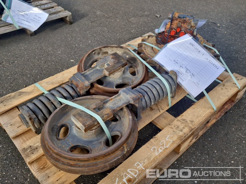 Idler (2 of) + Final Drive to suit Volvo ECR50D - 예비 부속 굴착기 용 : 사진 2 Idler (2 of) + Final Drive to suit Volvo ECR50D - 예비 부속 굴착기 용 : 사진 2