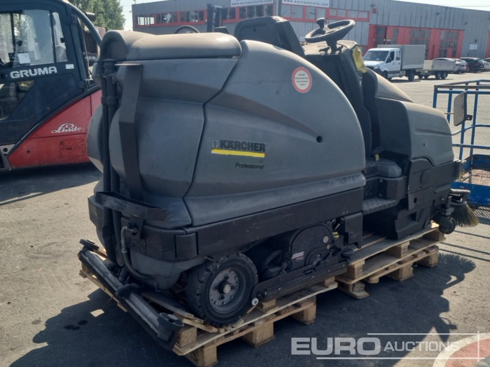 Kärcher R100 Ride on Swerper - 산업용 스위퍼 : 사진 4 Kärcher R100 Ride on Swerper - 산업용 스위퍼 : 사진 4