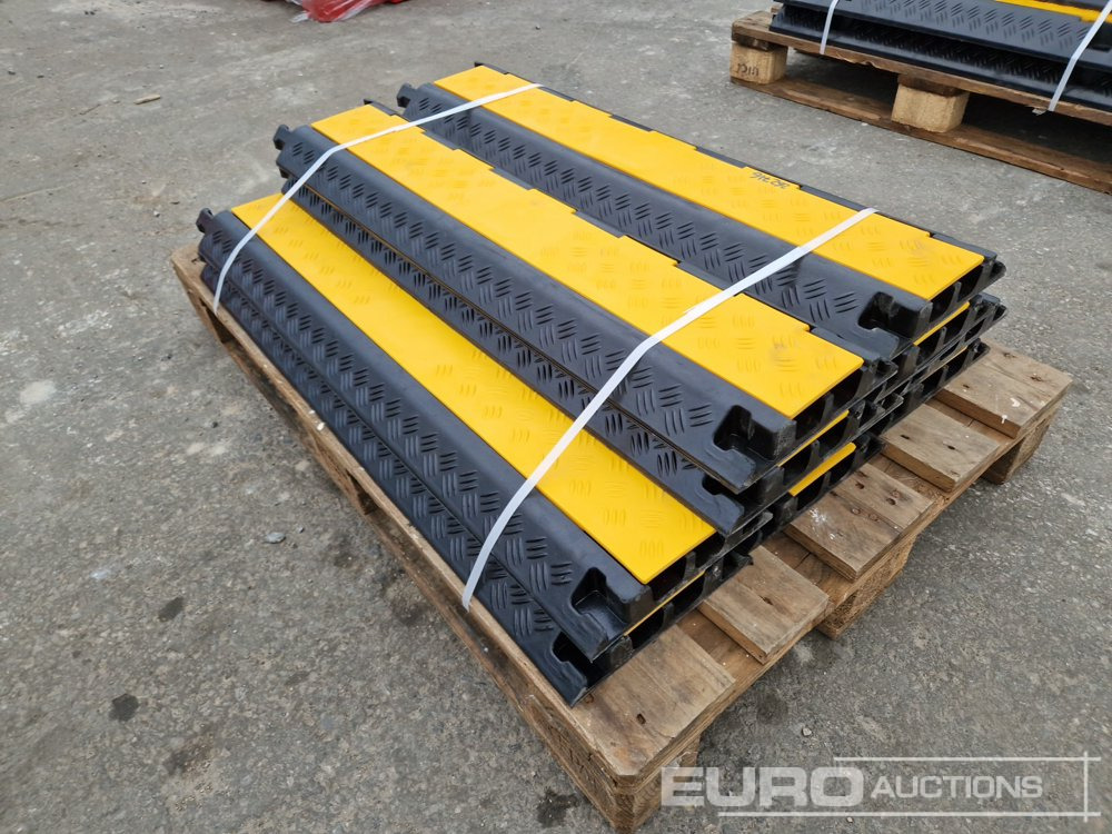Unused Road Cable Protection, 2 Channels - 건설장비 : 사진 4 Unused Road Cable Protection, 2 Channels - 건설장비 : 사진 4