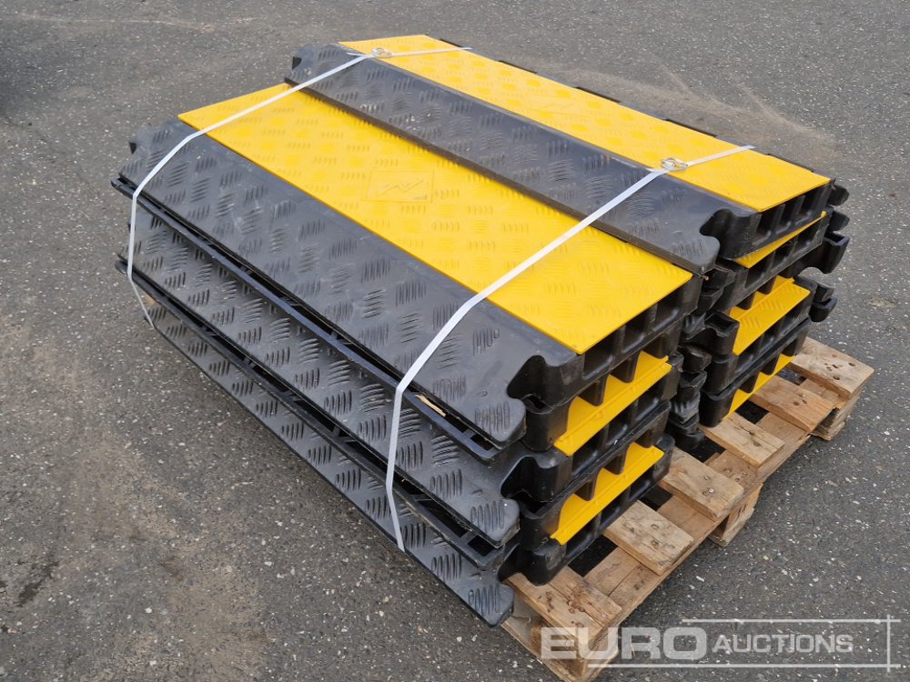 Unused Road Cable Protection, 3 Chanelns - 건설장비 : 사진 4 Unused Road Cable Protection, 3 Chanelns - 건설장비 : 사진 4