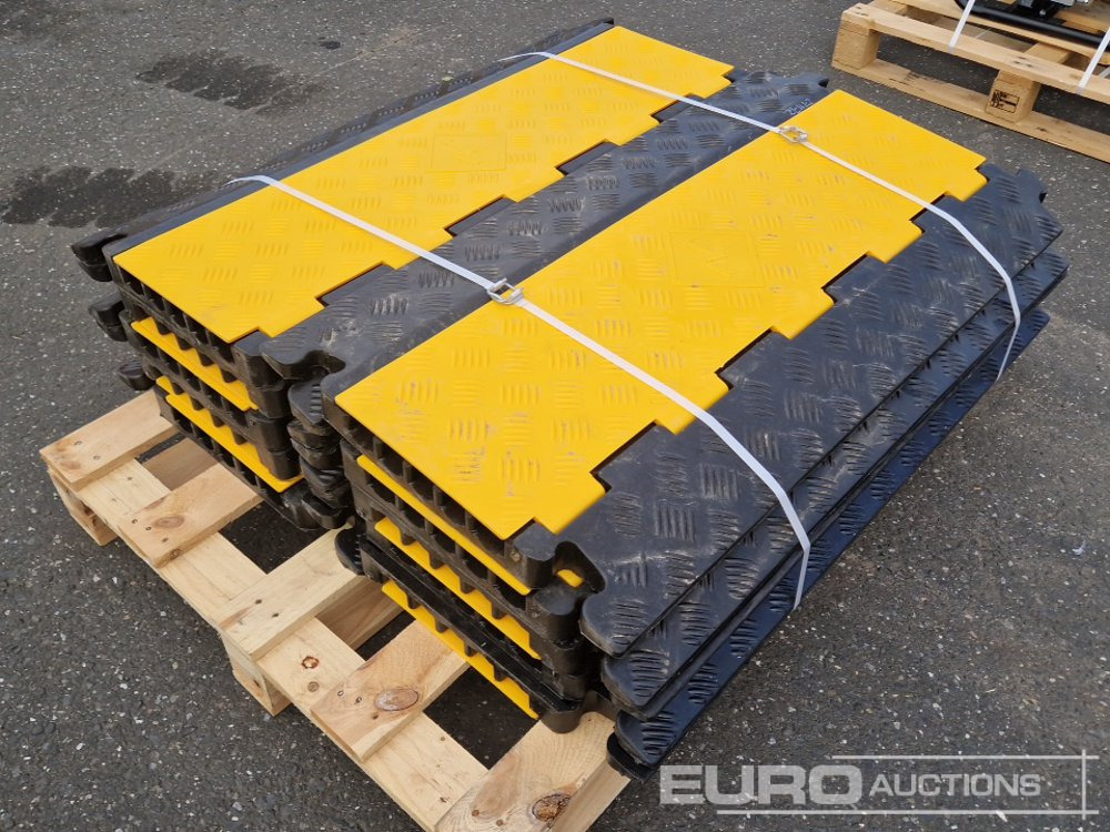 Unused Road Cable Protection, 5 Channels - 건설장비 : 사진 1 Unused Road Cable Protection, 5 Channels - 건설장비 : 사진 1