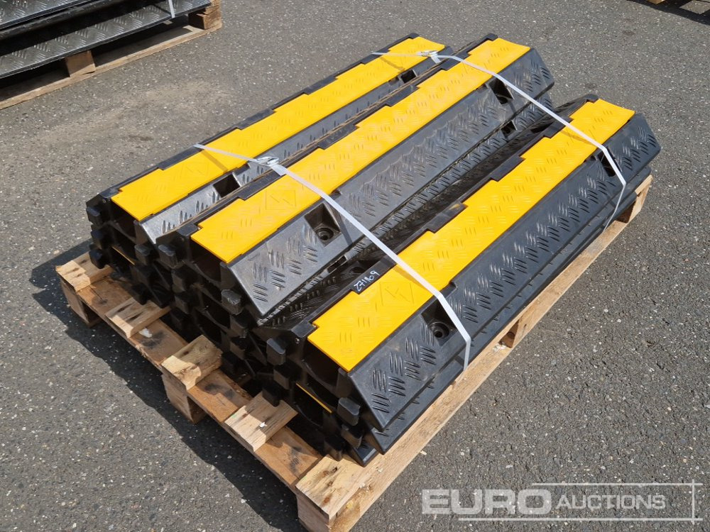 Unused Road Cable Protection, Single Channel - 건설장비 : 사진 3 Unused Road Cable Protection, Single Channel - 건설장비 : 사진 3