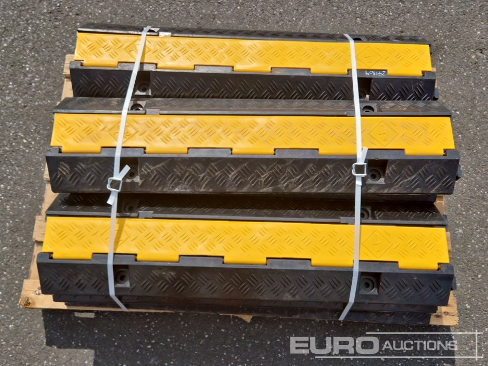 Unused Road Cable Protection, Single Channel - 건설장비 : 사진 5 Unused Road Cable Protection, Single Channel - 건설장비 : 사진 5