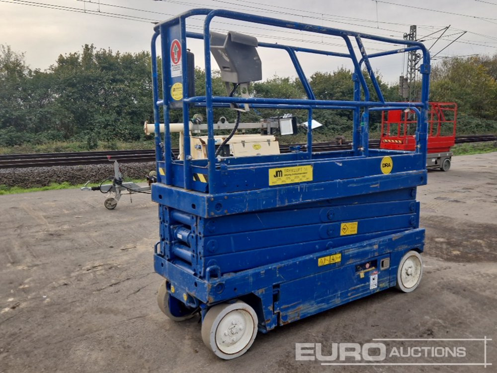 Up-Right Electric Scissor Lift - 시저 리프트 : 사진 1 Up-Right Electric Scissor Lift - 시저 리프트 : 사진 1