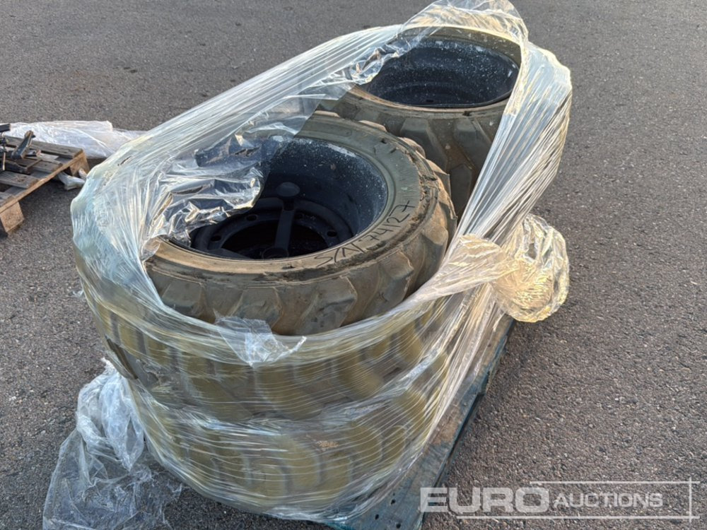 Pallet of 10-16.5 Wheels (4 of) - 타이어 : 사진 4 Pallet of 10-16.5 Wheels (4 of) - 타이어 : 사진 4