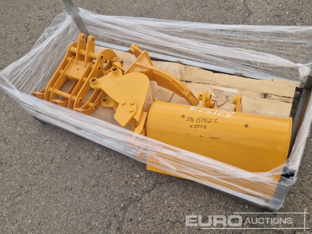 Set of Bucket, Ripper, Rake, Diggin Bucket - 건설장비 : 사진 3 Set of Bucket, Ripper, Rake, Diggin Bucket - 건설장비 : 사진 3