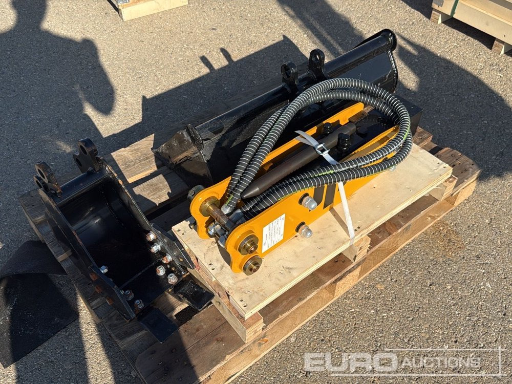 Unused JPC Set of 31" Ditching, 7" Digging Bucket, Hydraulic Breacker HM-10 to suit JPC Excavator / Conjunto de Cazos de 800mm y 200mm y Martillo JPC HM-10 para Excavadora JPC - 버킷 : 사진 3 Unused JPC Set of 31" Ditching, 7" Digging Bucket, Hydraulic Breacker HM-10 to suit JPC Excavator / Conjunto de Cazos de 800mm y 200mm y Martillo JPC HM-10 para Excavadora JPC - 버킷 : 사진 3