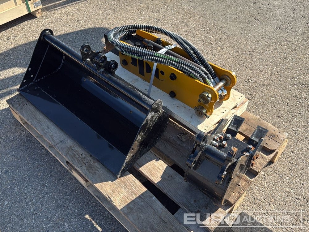 Unused JPC Set of 31" Ditching, 7" Digging Bucket, Hydraulic Breacker HM-10 to suit JPC Excavator / Conjunto de Cazos de 800mm y 200mm y Martillo JPC HM-10 para Excavadora JPC - 버킷 : 사진 2 Unused JPC Set of 31" Ditching, 7" Digging Bucket, Hydraulic Breacker HM-10 to suit JPC Excavator / Conjunto de Cazos de 800mm y 200mm y Martillo JPC HM-10 para Excavadora JPC - 버킷 : 사진 2