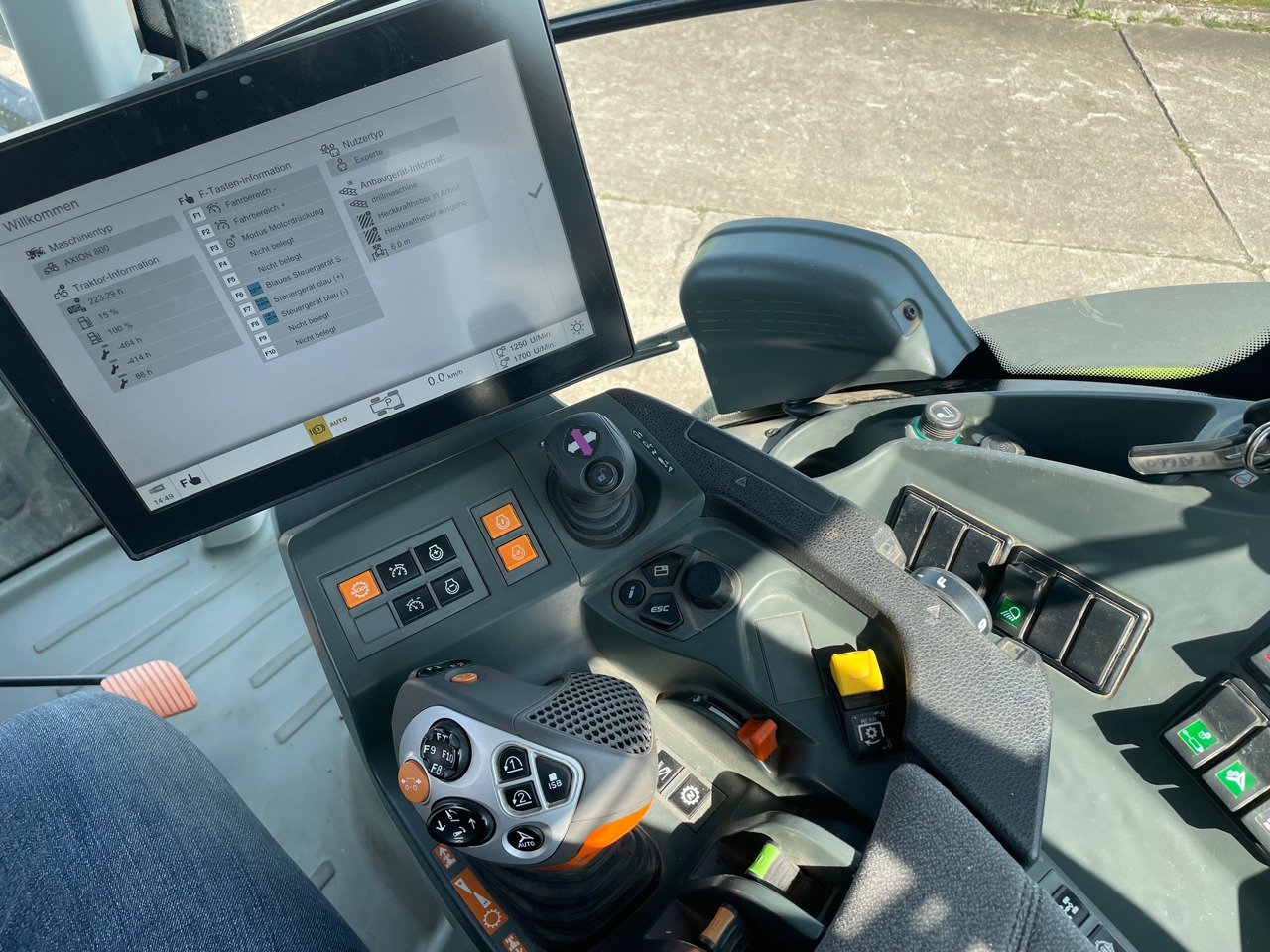 Claas Axion 870 CMATIC - 장궤형 트랙터 : 사진 3 Claas Axion 870 CMATIC - 장궤형 트랙터 : 사진 3