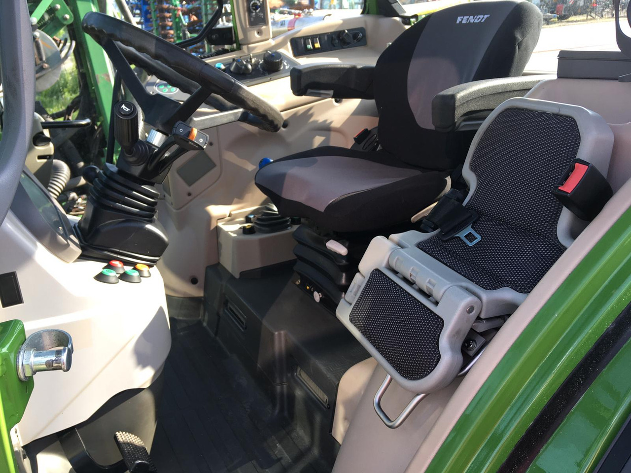 Fendt 211 Vario - 장궤형 트랙터 : 사진 5 Fendt 211 Vario - 장궤형 트랙터 : 사진 5